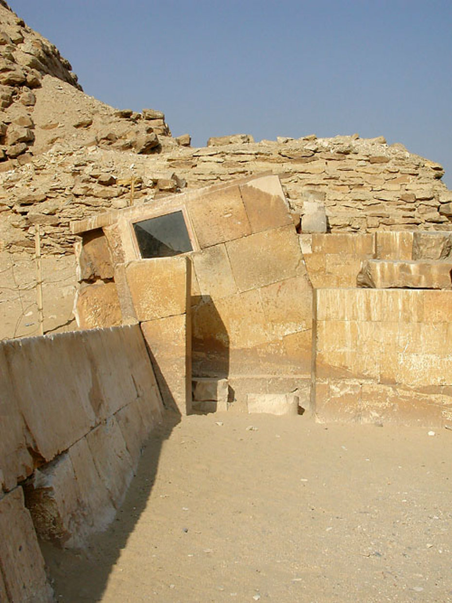 Djoser Step Pyramid Serdab Refreshment of the Gods Complex Pharaoh Djeser Cold Water Cellar Ancient Egypt 4